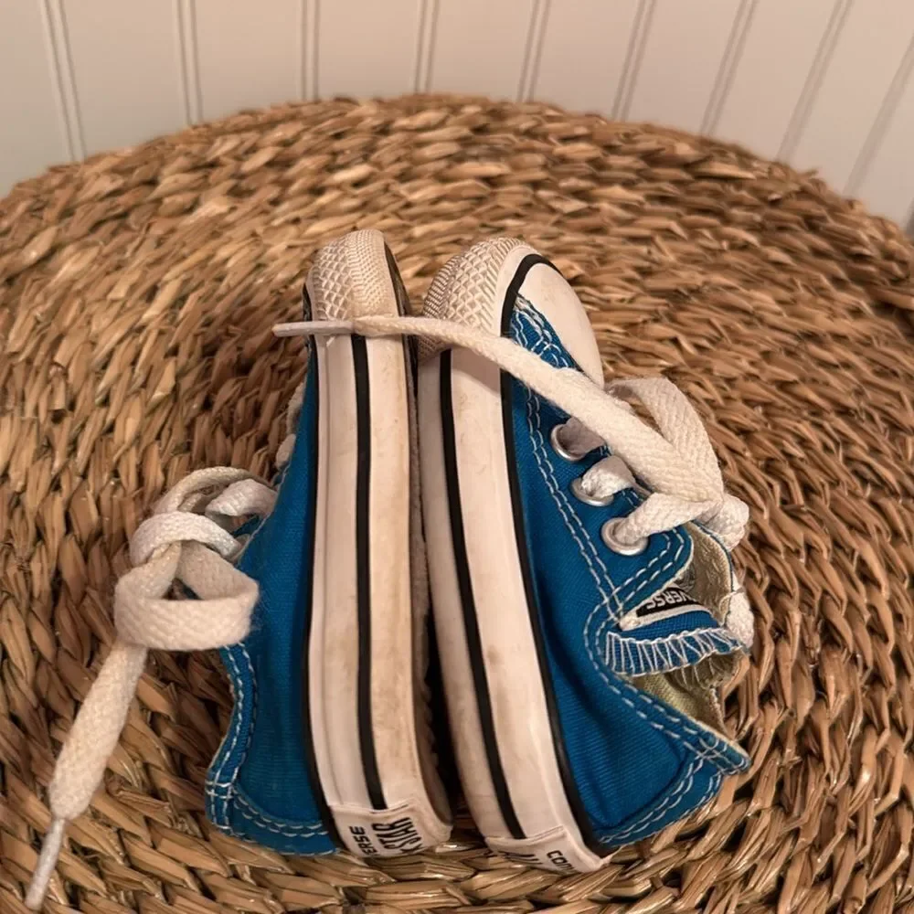 Infant Kids Converse Low Top Bright Blue Sneakers Size 5 - Good Condition